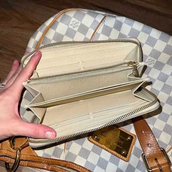 Zippy Wallet - Picture 5 of 9